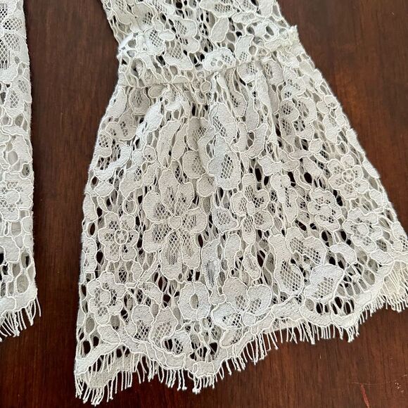 Adrienne Vittadini light grey, lace top with bell sleeves. - Picture 4 of 6